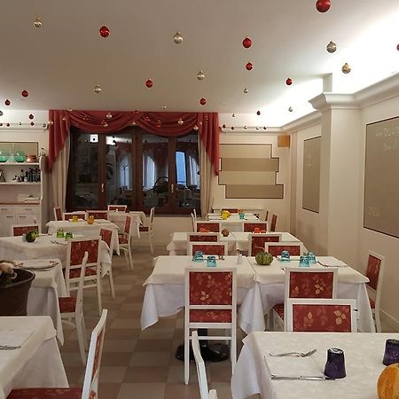 Hotel Ristorante Centrale Vestone Екстериор снимка