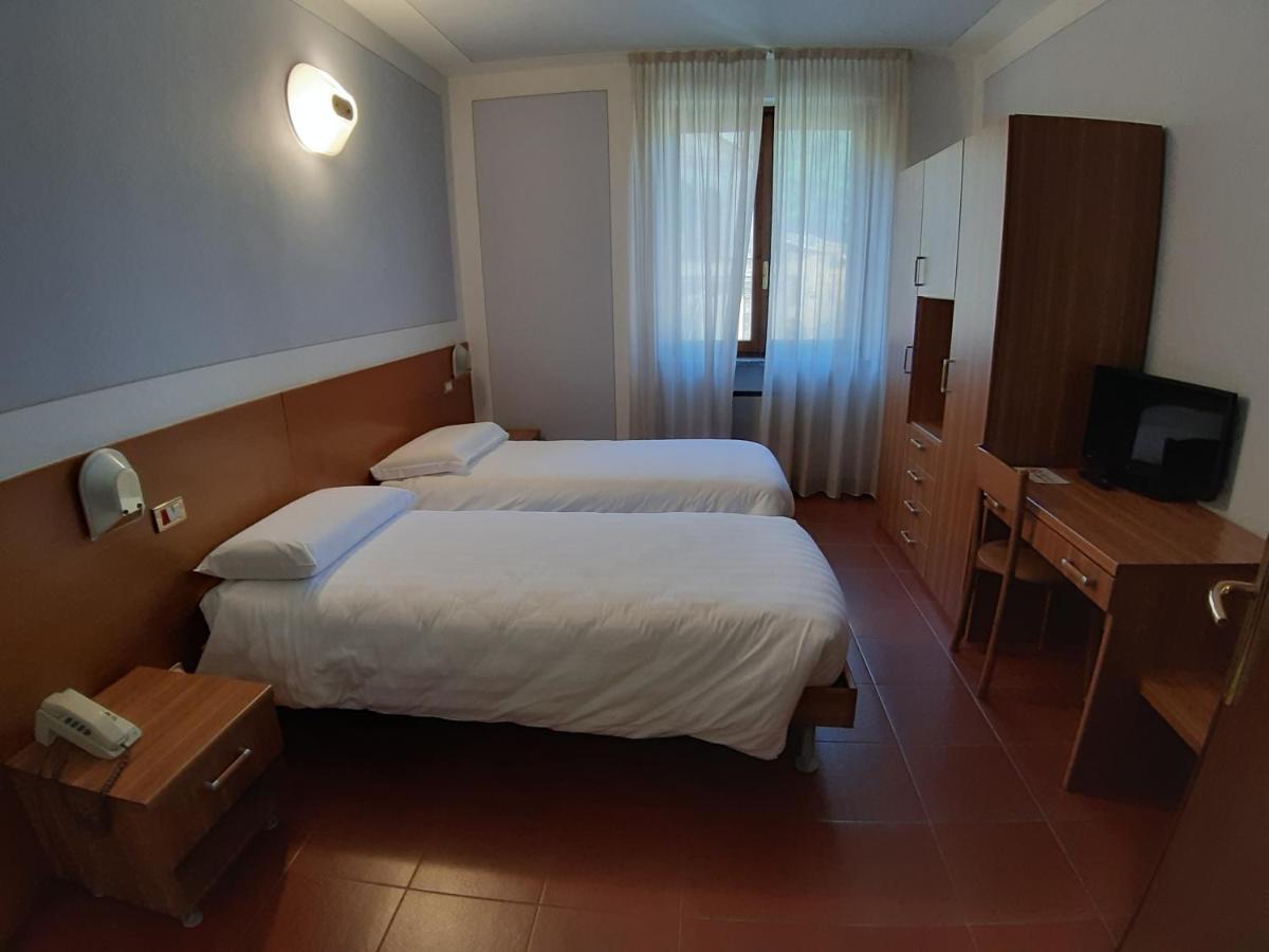 Hotel Ristorante Centrale Vestone Екстериор снимка