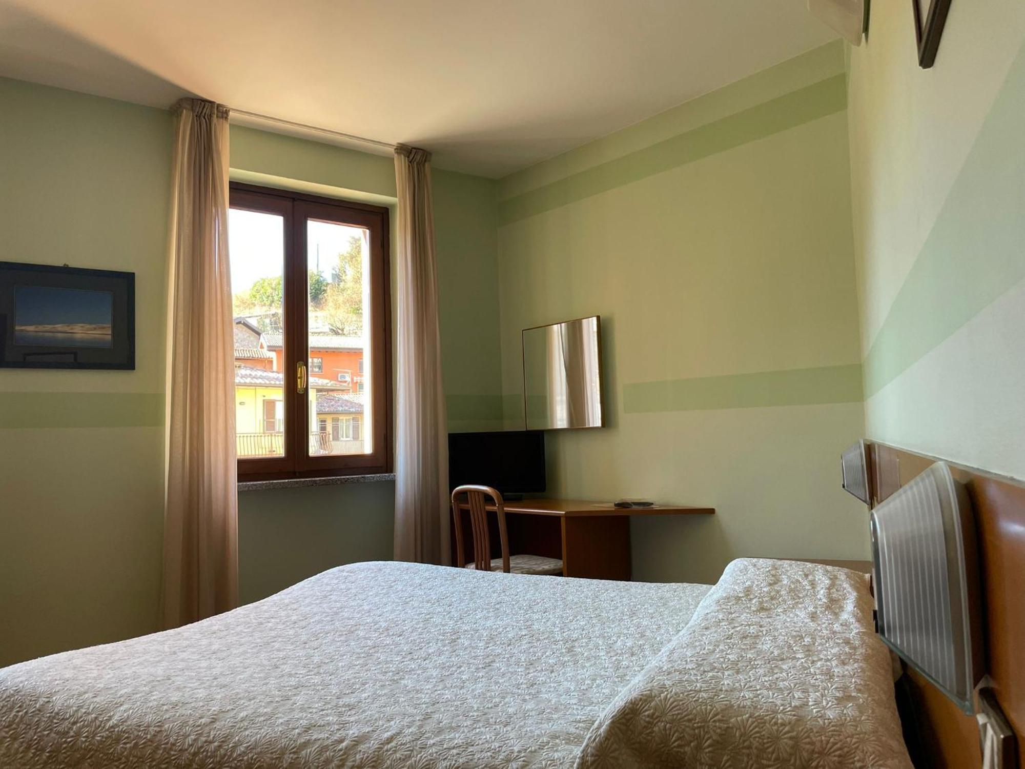 Hotel Ristorante Centrale Vestone Екстериор снимка