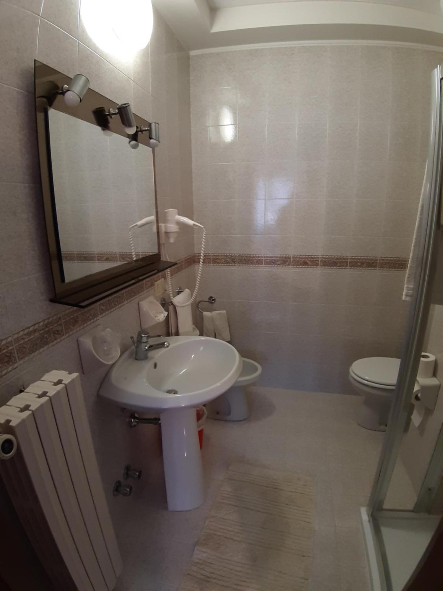 Hotel Ristorante Centrale Vestone Стая снимка