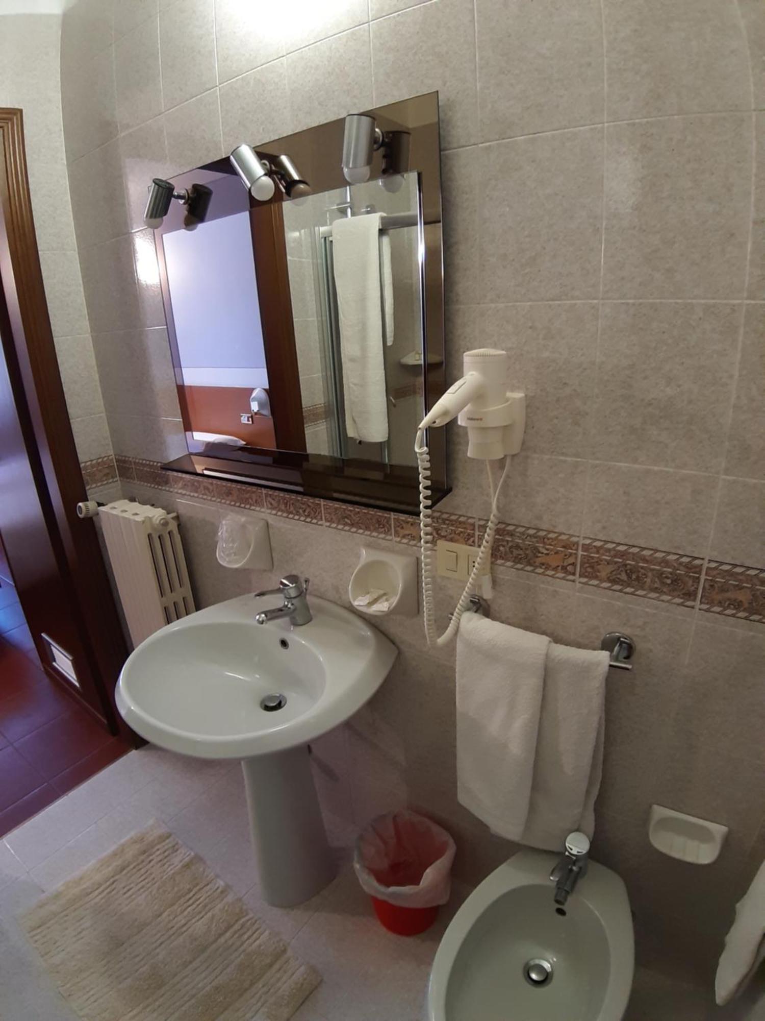 Hotel Ristorante Centrale Vestone Стая снимка