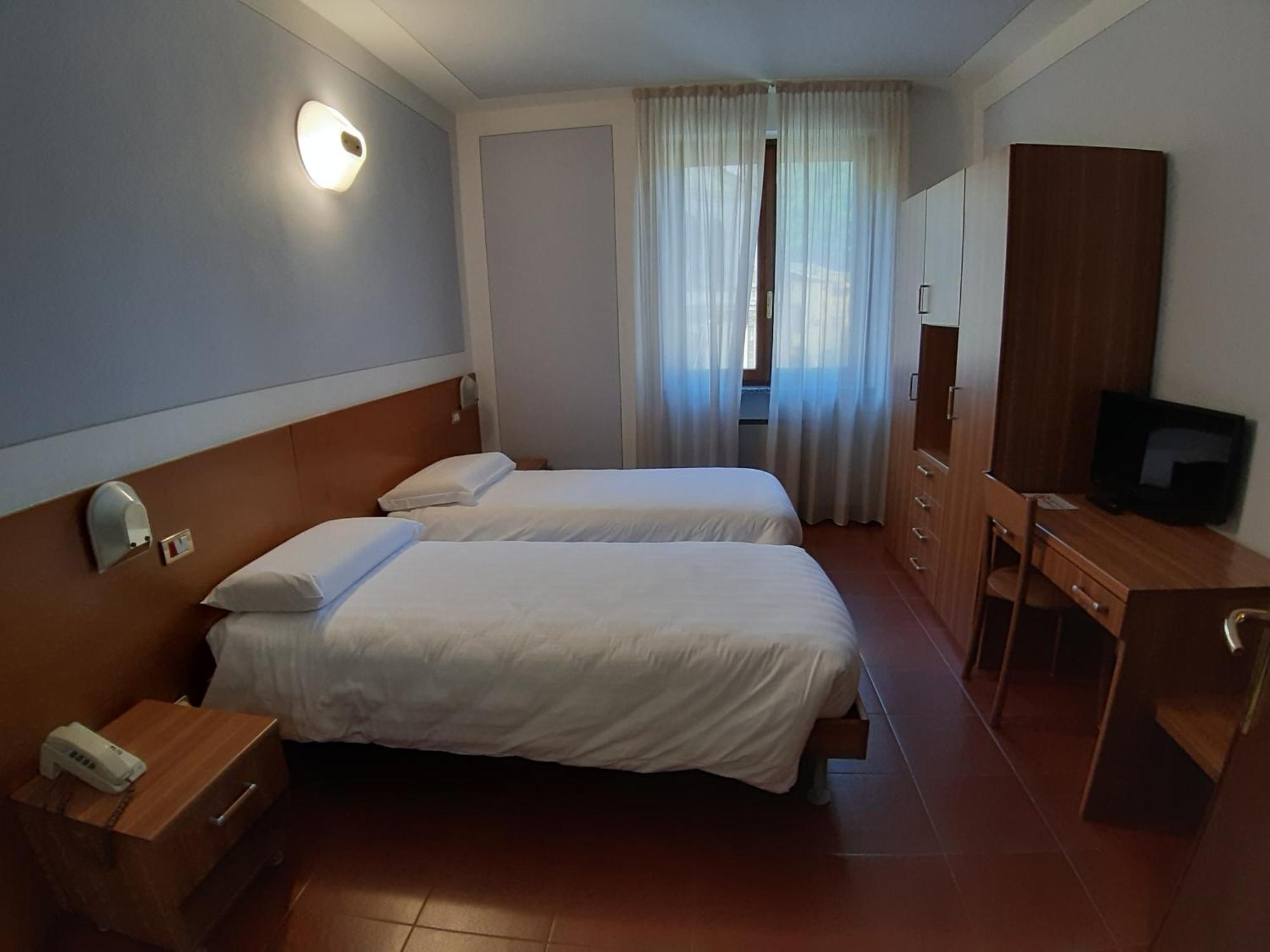 Hotel Ristorante Centrale Vestone Стая снимка