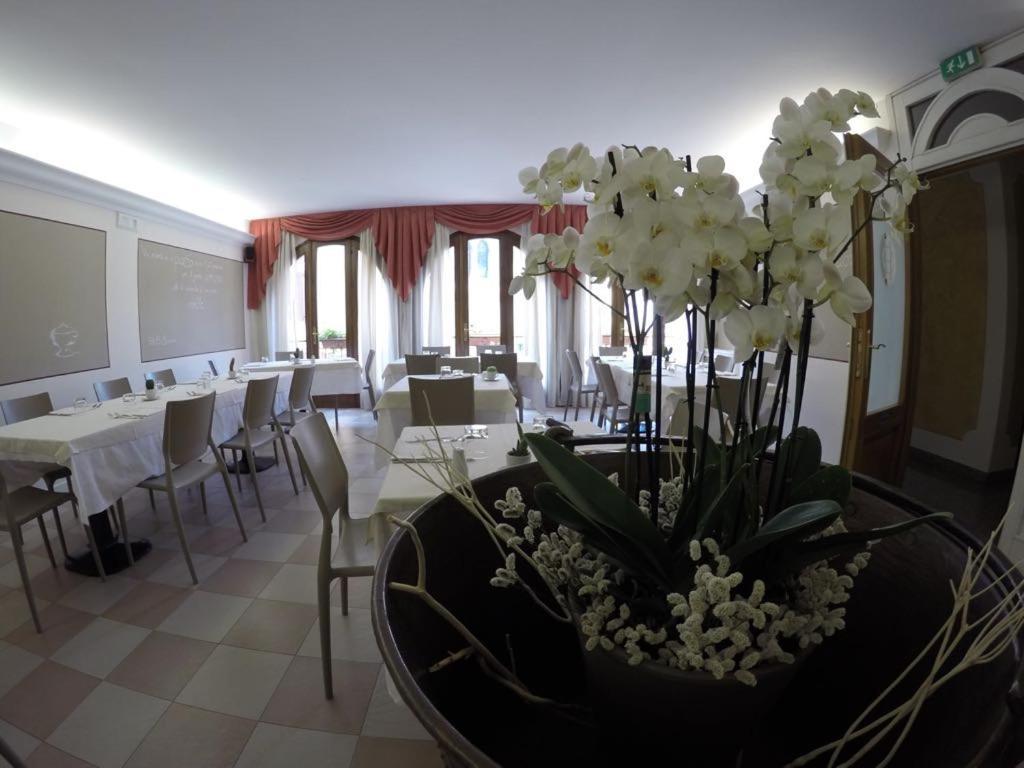 Hotel Ristorante Centrale Vestone Екстериор снимка